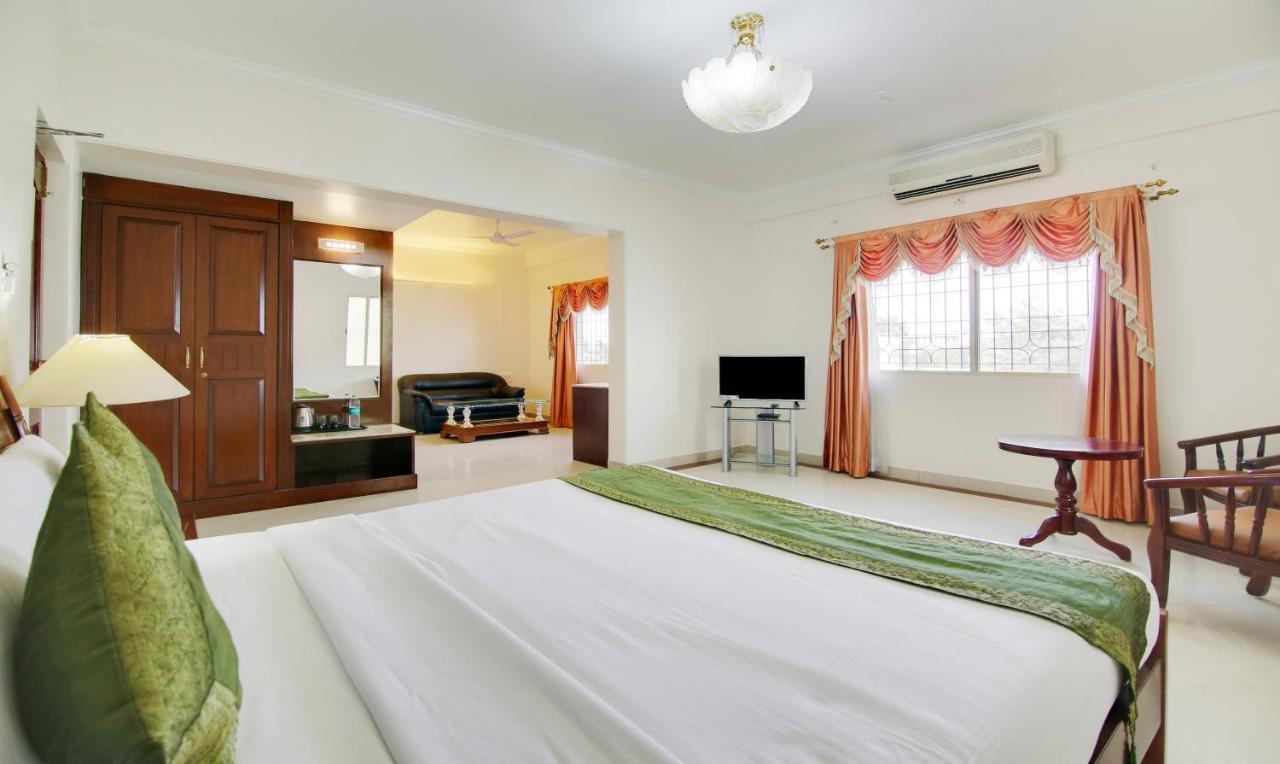 Treebo Trend President Suites Bangalore Bagian luar foto