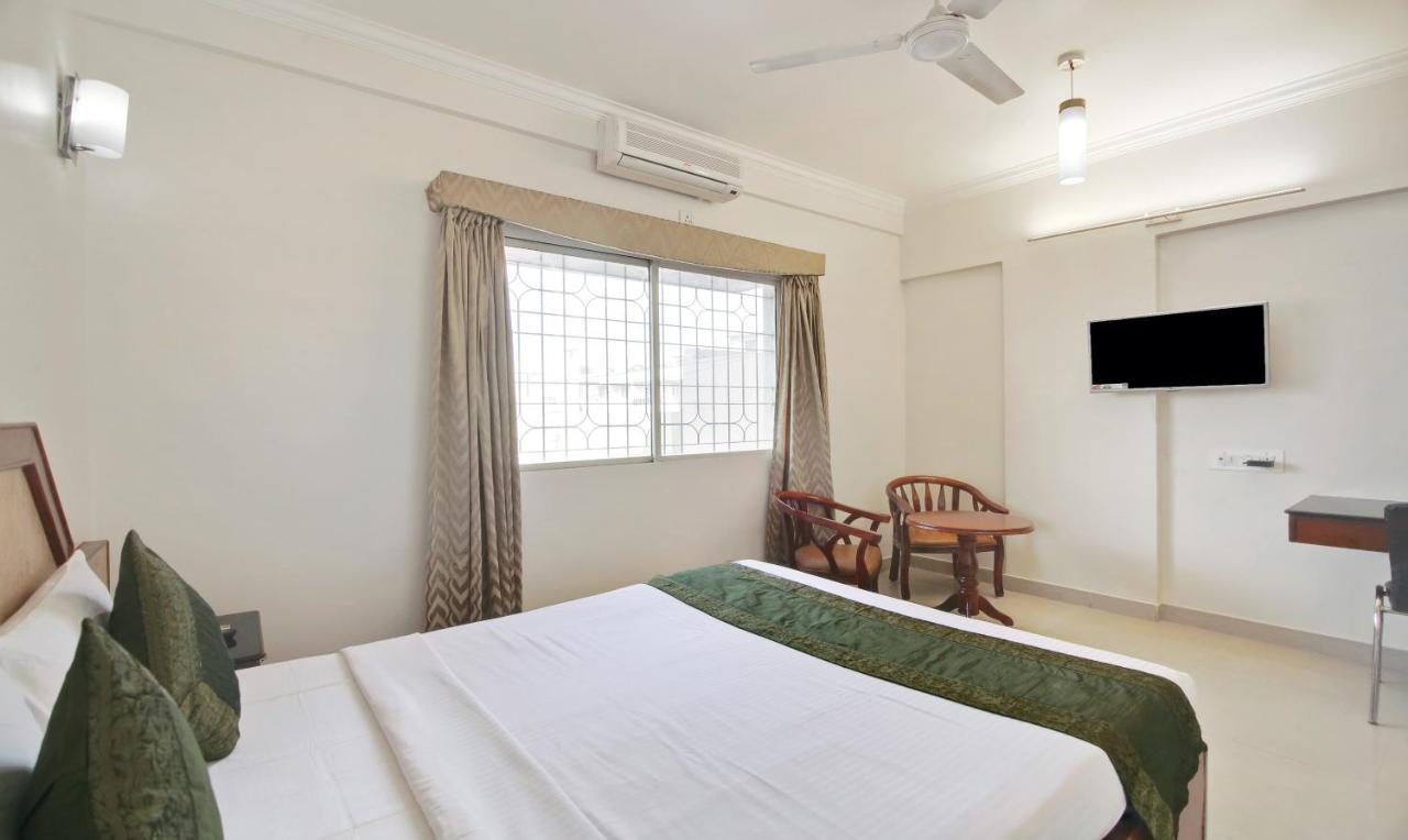 Treebo Trend President Suites Bangalore Bagian luar foto